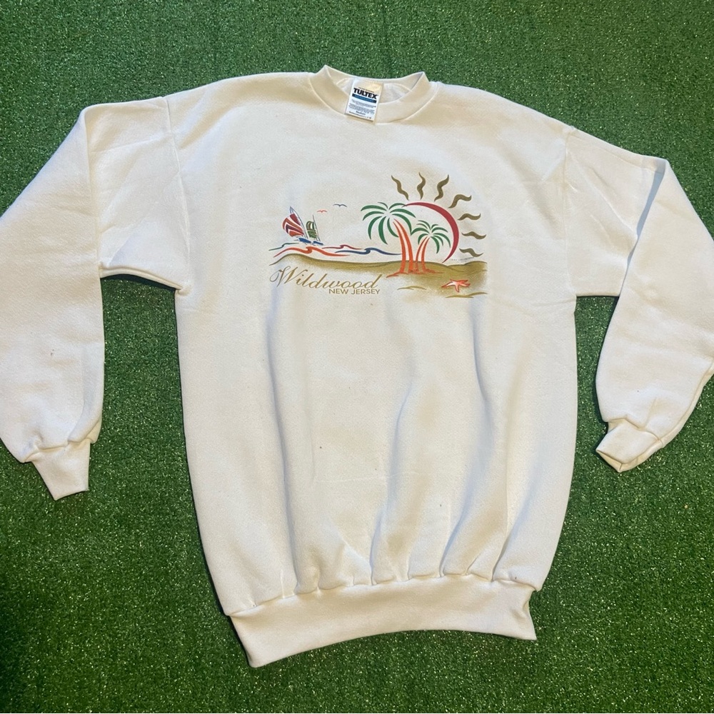 Vintage Mens medium White Wildwood New Jersey Crewneck Sweatshirt.